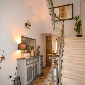 https://maleth-inn.hotelssaintjulians.com